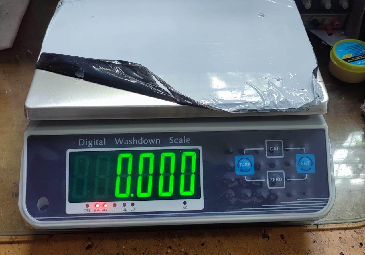 Three display weighing and counting scale Three display weighing and counting scale