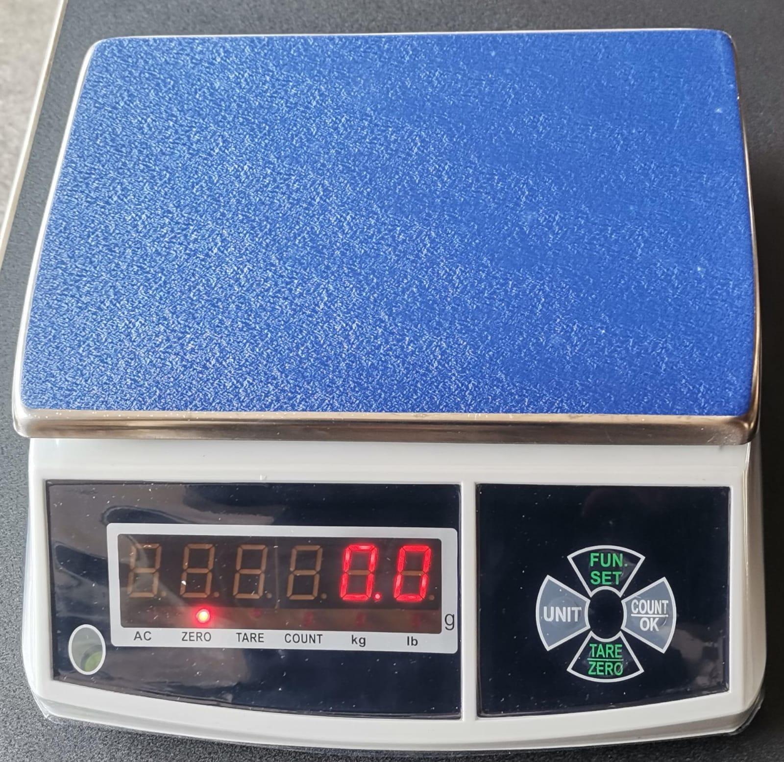 Three display weighing and counting scale Three display weighing and counting scale